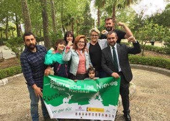 El Ayuntamiento de Ronda celebra el Día Mundial del Medio Ambiente plantando dos pinsapos en la Alameda