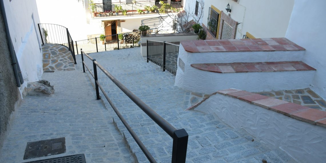 Alpandeire finaliza las mejoras en la calle Fray Leopoldo