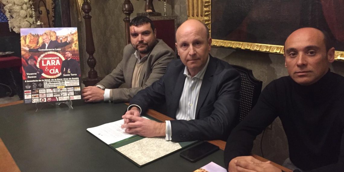 E l espectáculo de humor ‘Comandante Lara y Cía’ a beneficio de la hermandad de la Vera Cruz se celebra hoy 17 en el Teatro Municipal