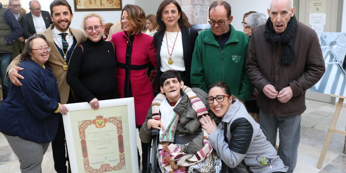 El Ayuntamiento de Arriate reconoce la labor de Asprodisis en el Día de San Valentín