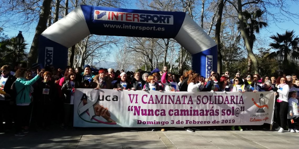Más de 1.300 personas se suman a la VI Caminata Solidaria de Ayuca con el lema ‘Nunca caminarás sol@’