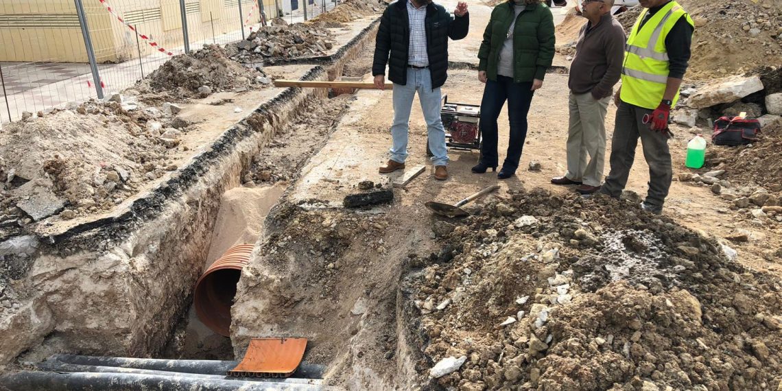 El Ayuntamiento ejecuta mejoras en la red de saneamiento y pluviales de la barriada de la UVA