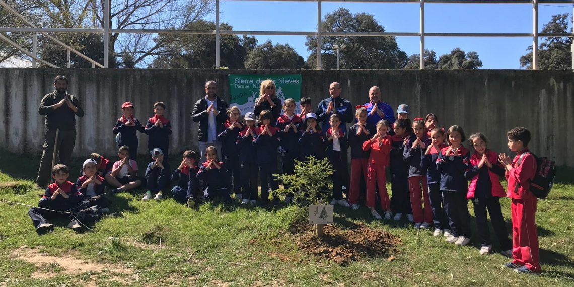 ﻿Medio Ambiente organiza una repoblación en el parque periurbano con estudiantes del colegio Juan de la Rosa