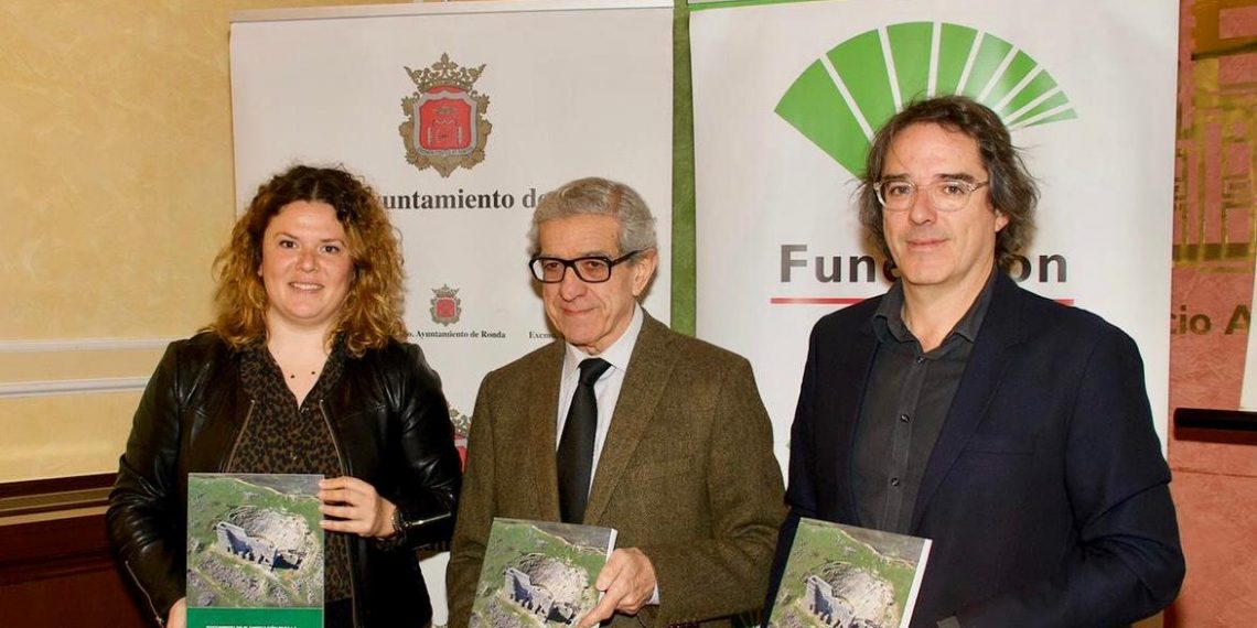 La sede en Málaga de la Fundación Unicaja acoge la presentación del nuevo Plan Director de Acinipo 