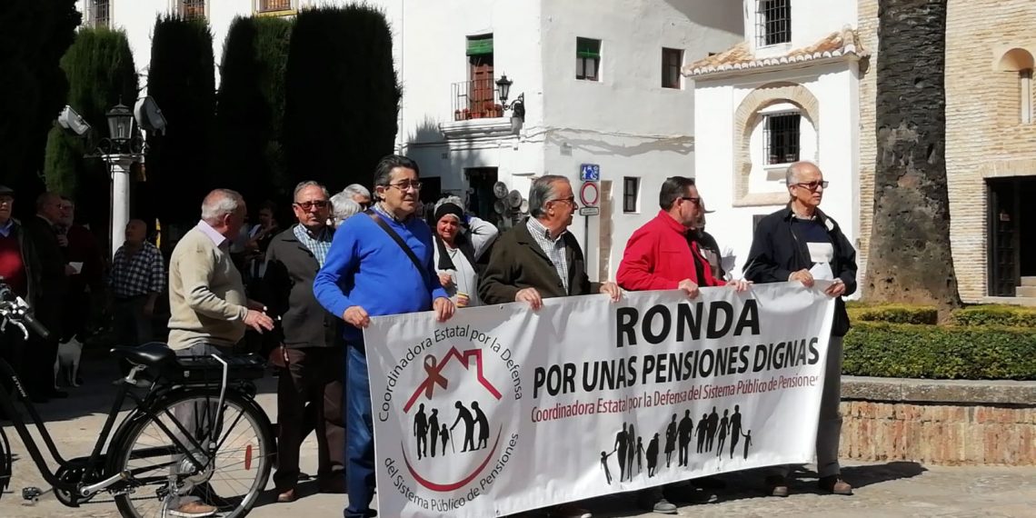 Tras un año de concentraciones, la plataforma rondeña Por unas Pensiones Dignas continúan con sus reivindicaciones