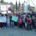 Vecinos de la pedanía de Los Prados muestran su malestar por el cierre de acceso al patio del colegio, lugar habitual de juego para los niños fuera del horario escolar