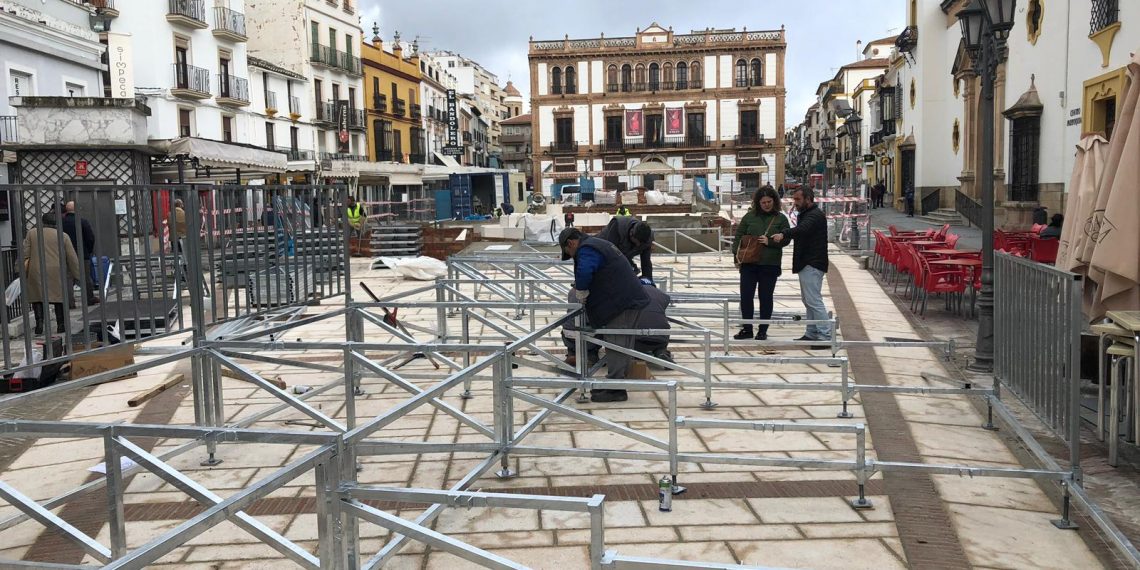 Comienza a instalarse la tribuna oficial en el Socorro