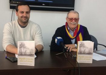 El escritor malagueño Manuel Sánchez Vicioso presenta el libro «Regolfa como las olas y el viento»