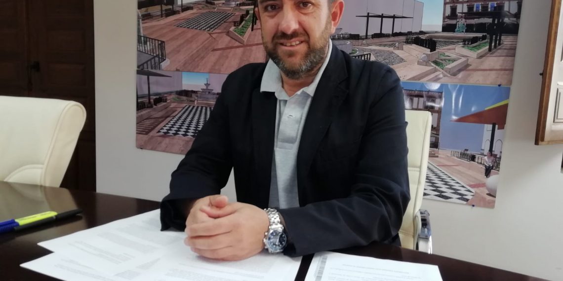 La empresa redactora del Plan de Ordenación Territorial de la Serranía se reúne con técnicos municipales