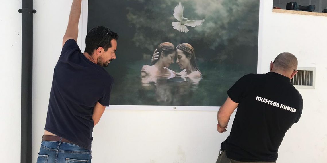 Las delegaciones de Ocupación de Vía Pública y Turismo ponen en marcha una exposición de Ana Becerra