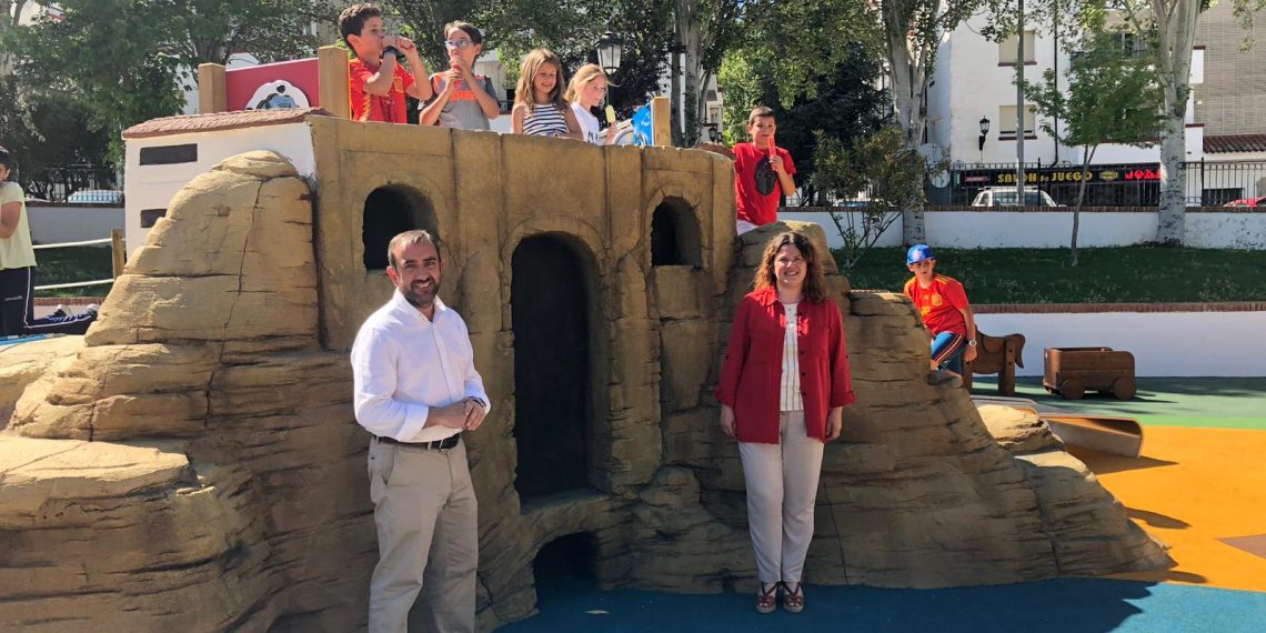 El Ayuntamiento abre las puertas de la ‘Pequeña Ronda’, el nuevo parque infantil de la barriada de San Rafael