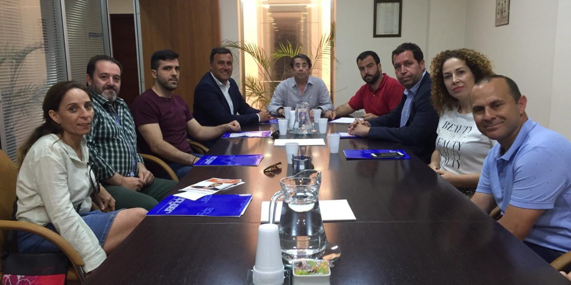 El candidato de Ciudadanos en Ronda, Alberto Serrano, se  reúne con Apymer contando con la presencia del Parlamentario  andaluzCarlos Hernández White