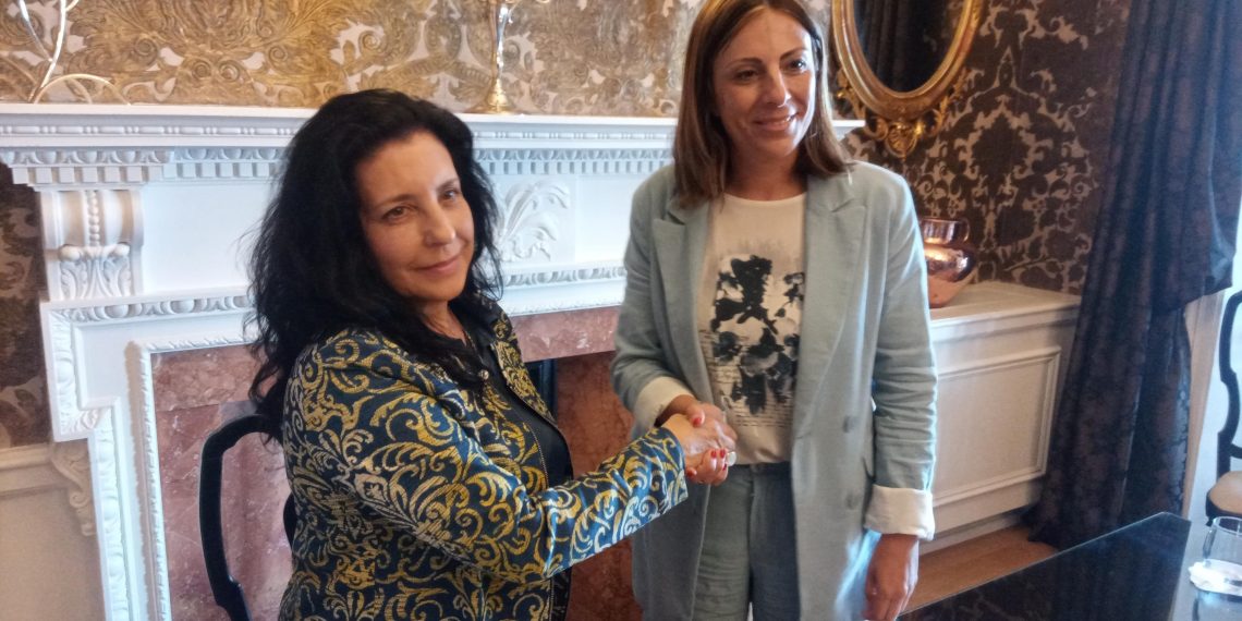 PP y Alianza Por Ronda firman un primer acuerdo de gobierno para facilitar la investidura de la popular Mari Paz Fernández como alcaldesa este sábado