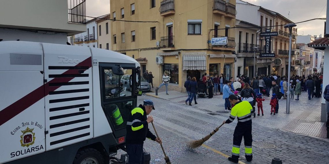 La empresa municipal de limpieza presenta una oferta de empleo para contratar a ocho barredores
