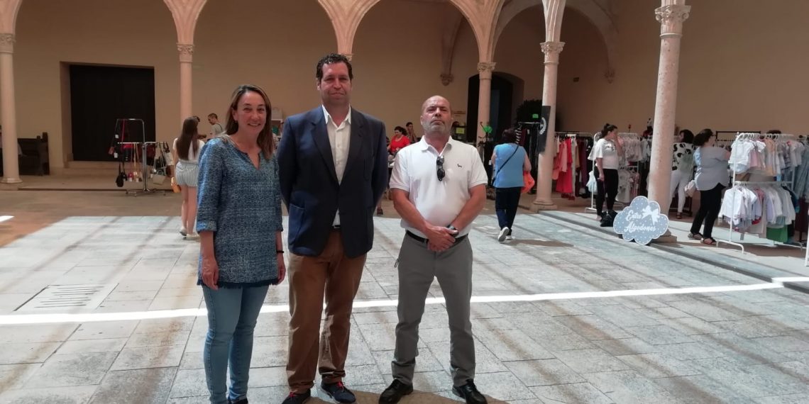 El Ayuntamiento y APYMER presenta una nueva edición de la Feria Outlet en el Convento de Santo Domingo