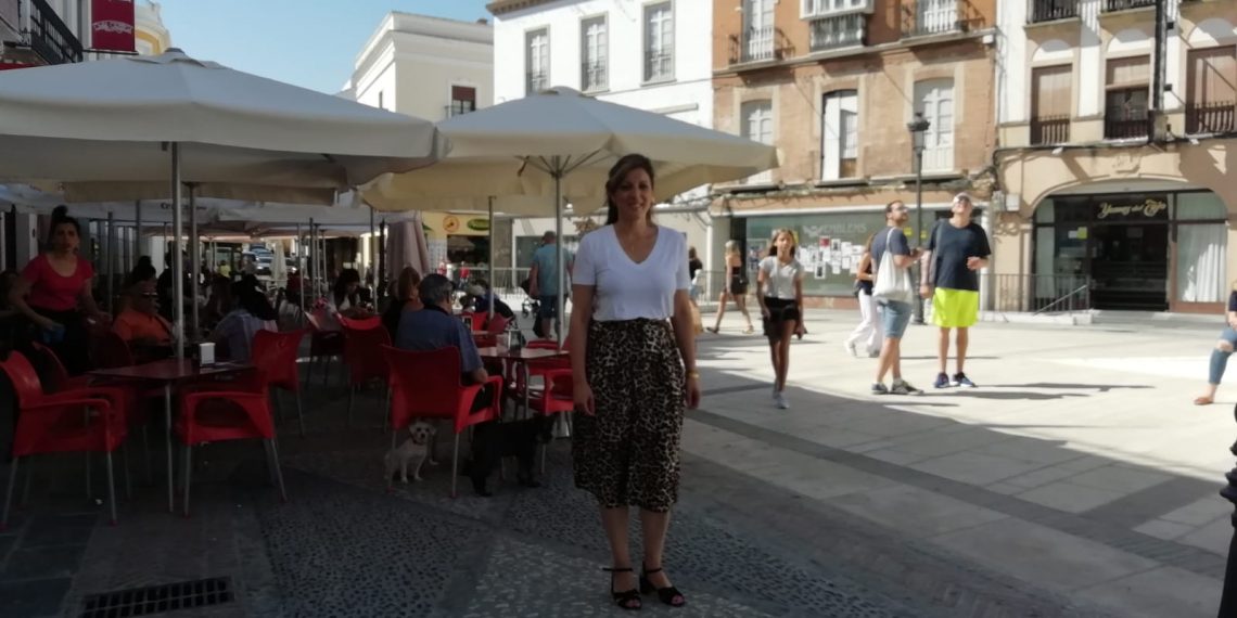 El Ayuntamiento reordena las mesas y sillas de las terrazas de la Plaza del Socorro para facilitar el tránsito