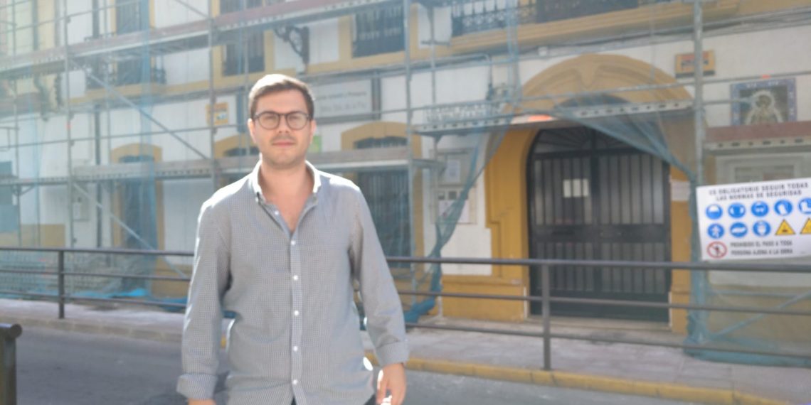 LA JUNTA DE ANDALUCÍA INICIA LA RETIRADA DEL AMIENTO DE LA CUBIERTA DEL COLEGIO VIRGEN DE LA PAZ