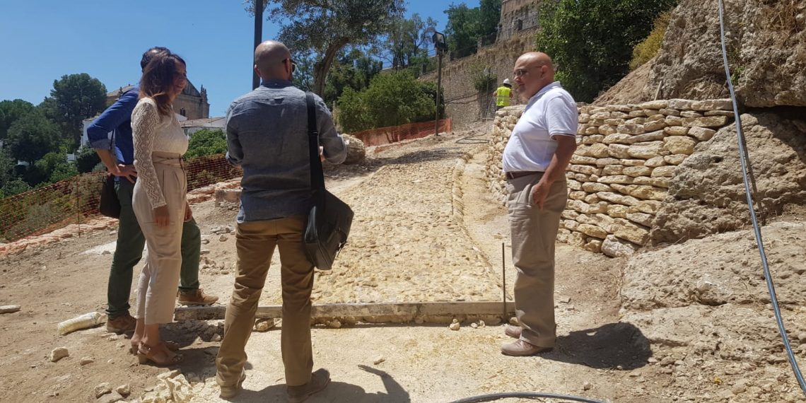 LAS OBRAS DE RECUPERACIÓN DEL CAMINO DEL ARRABAL SIGUEN A BUEN RITMO Y ESTARÁN FINALIZADAS DESPUÉS DEL VERANO