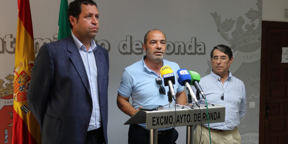 LA DELEGACIÓN DE COMERCIO Y APYMER FIRMAN UN ACUERDO POR EL QUE SE RECUPERARÁ LA ‘MESA DE COMERCIO’