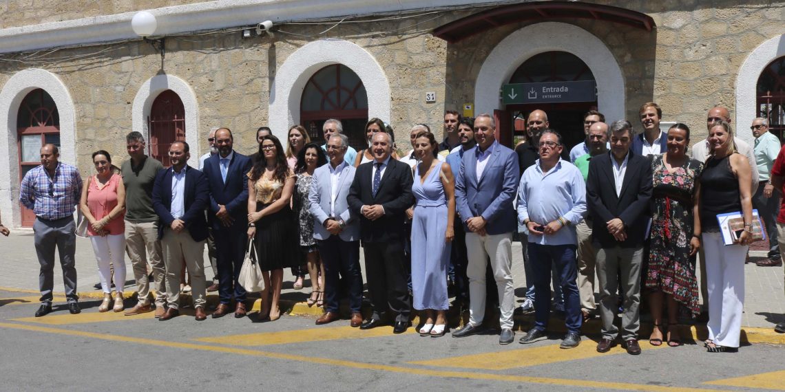 REPRESENTANTES DE MUNICIPIOS DE LA SERRANÍA Y EL CAMPO DE GIBRALTAR PIDEN EN RONDA SOLUCIÓN A LOS PROBLEMAS DEL TREN