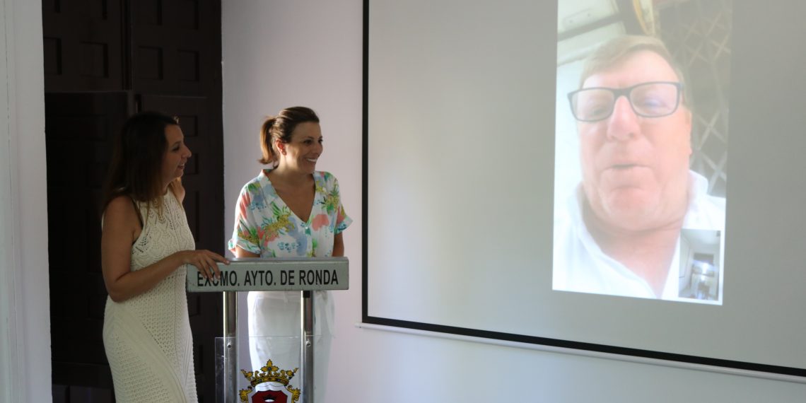 CÉSAR CADAVAL SERÁ EL PREGONERO DE LA FERIA DE PEDRO ROMERO EN UN ACTO DONDE TAMBIÉN ACTUARÁ MARÍA VILLALÓN