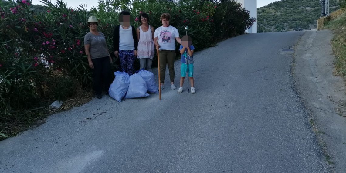 VOLUNTARIOS DE PARAUTA LIMPIAN EL PUEBLO Y SU ENTORNO
