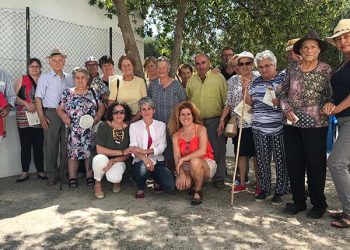 Profesionales del Área Sanitaria Serranía de Málaga ofrecen consejos sobre cuidados frente al calor en municipios de la Zona Básica de Salud de Algatocín