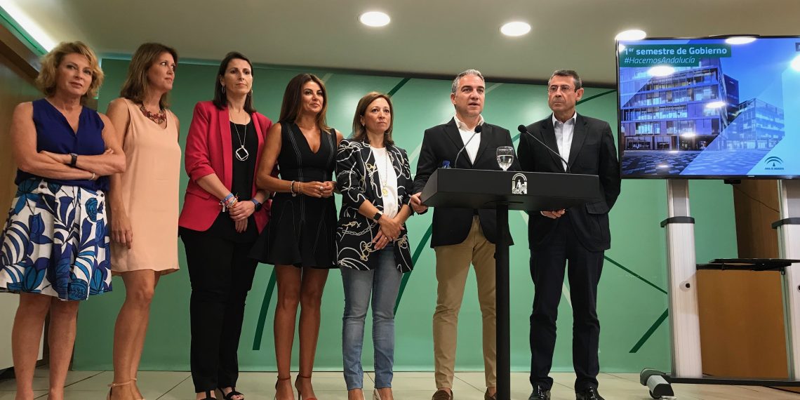 Bendodo destaca que el Gobierno del cambio ha puesto en marcha 334 medidas en tan sólo seis meses de gestión