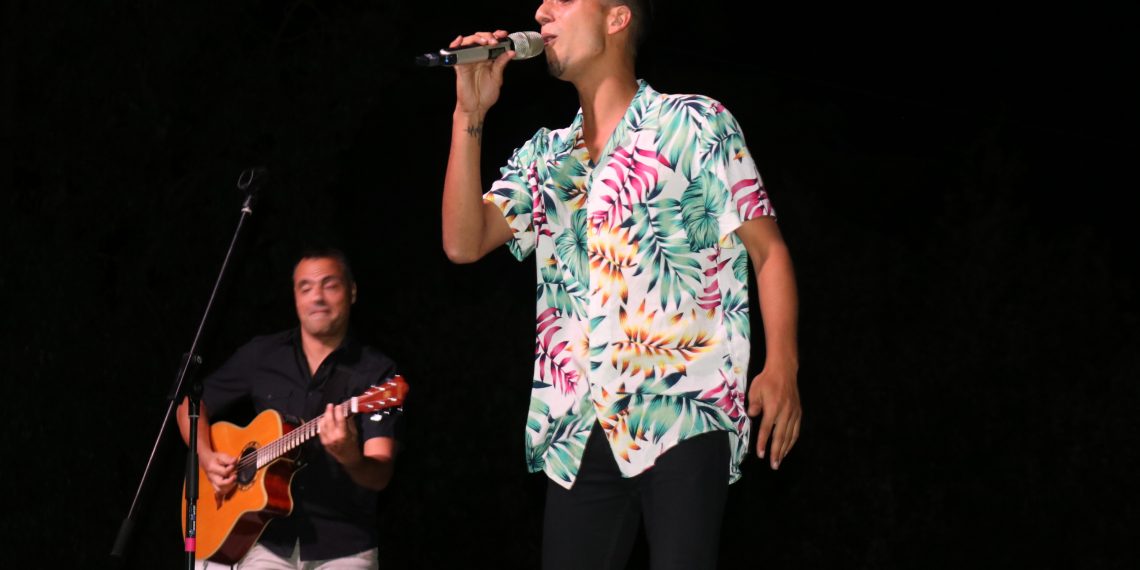 FRANK DIAGO LLENA DE PÚBLICO EL PRIMER CONCIERTO DEL ‘PINSAPO SOUND’ ORGANIZADO POR LA DELEGACIÓN DE CULTURA