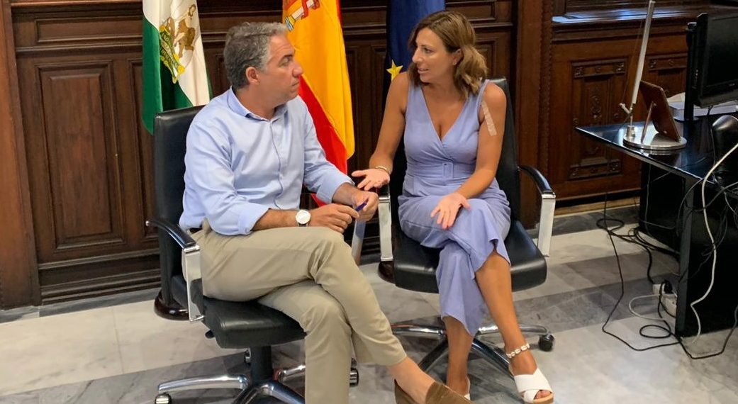 LA ALCALDESA SE REÚNE CON EL CONSEJERO DE  PRESIDENCIA DE LA JUNTA PARA TRATAR LOS  PROYECTOS PREVISTOS PARA LA CIUDAD