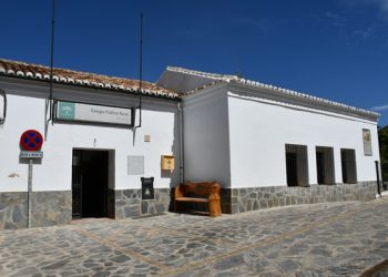 PARAUTA ACOMETE MEJORAS EN EL COLEGIO DE LA LOCALIDAD