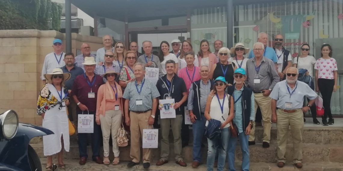 El Ayuntamiento de Ronda da la bienvenida a los participantes de la VIII Ruta Costa del Sol de Vehículos Clásicos