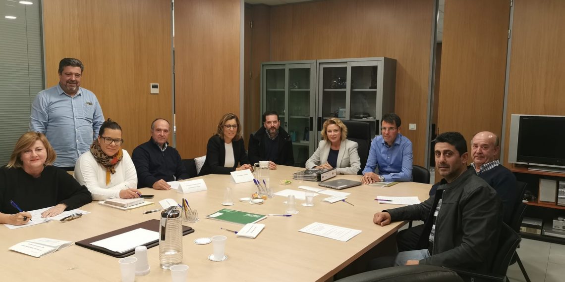 La delegada de Economía asiste a la reunión para la disolución de la UTEDLT Serranía de Ronda