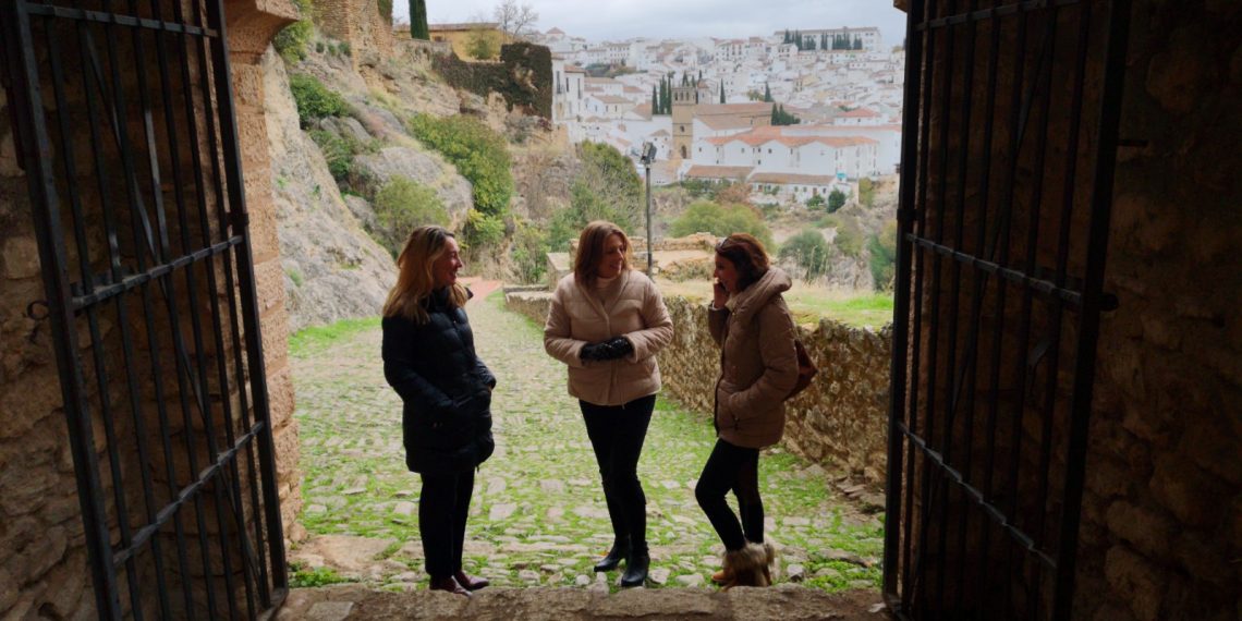 LA JUNTA CONCEDE AL AYUNTAMIENTO UNA SUBVENCIÓN PARA EL ARREGLO DE LOS CAMINOS DE LAS OLLERÍAS Y LA CIJARA