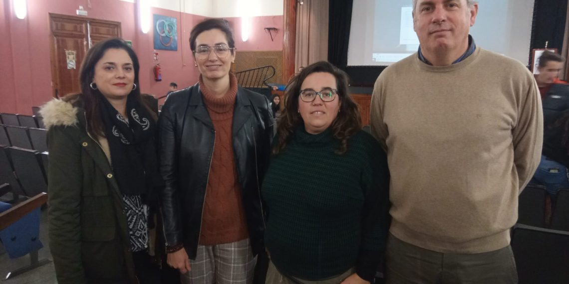 CONTINÚAN LAS ACTIVIDADES CONTRA LA VIOLENCIA DE GÉNERO CON ACCIONES EN EL I.E.S. ‘PÉREZ DE GUZMÁN’