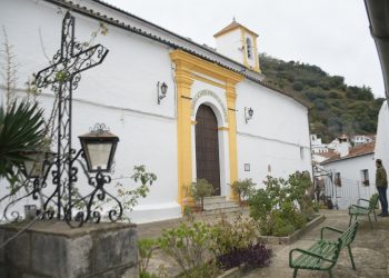 BENALAURÍA RENUEVA EL ENTORNO DE LA IGLESIA Y EL CEMENTERIO