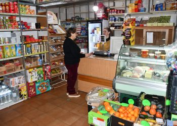 MANTIENEN ABIERTA EN JUBRIQUE UNA TIENDA “DE TODA LA VIDA”