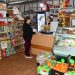 MANTIENEN ABIERTA EN JUBRIQUE UNA TIENDA “DE TODA LA VIDA”