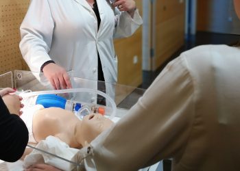 Profesionales de la salud del Área de Gestión Sanitaria Serranía de Málaga perfeccionan sus conocimientos en reanimación neonatal