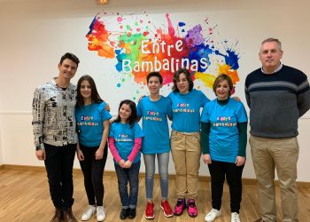 LA ESCUELA DE ARTES ESCÉNICAS ‘ENTRE BAMBALINAS’ PRESENTA SUS ACTIVIDADES NAVIDEÑAS JUNTO AL AYUNTAMIENTO