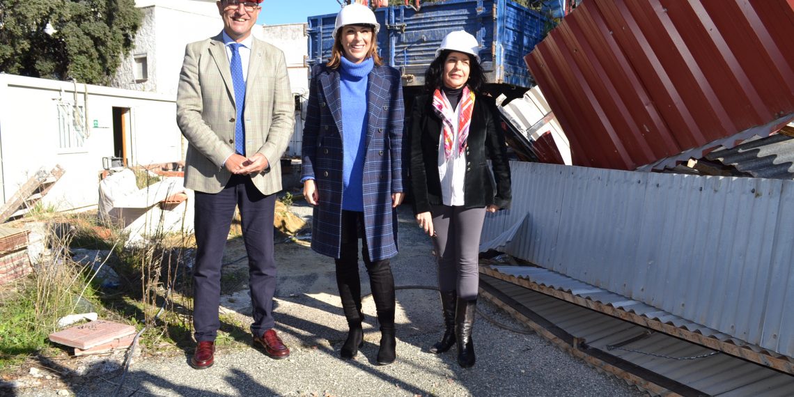 La Junta de Andalucía inicia las del futuro centro de atención a pacientes crónicos en el antiguo hospital