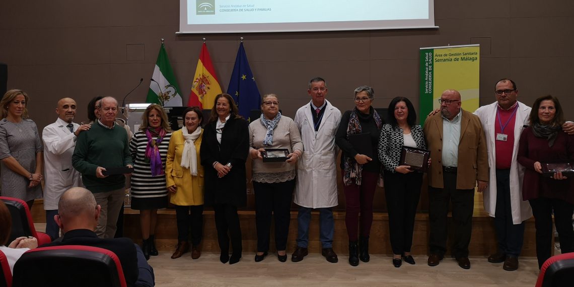 El Área Sanitaria Serranía de Málaga reconoce la labor de los profesionales que se han jubilado durante el presente año