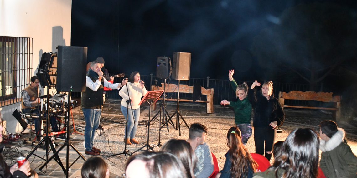 PARAUTA RECIBE LA VISITA DEL PAJE REAL Y CELEBRA UNA ZAMBOMBA