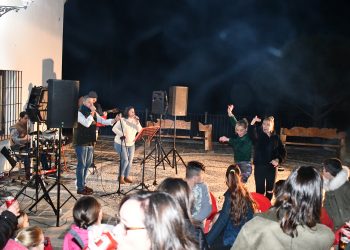 PARAUTA RECIBE LA VISITA DEL PAJE REAL Y CELEBRA UNA ZAMBOMBA