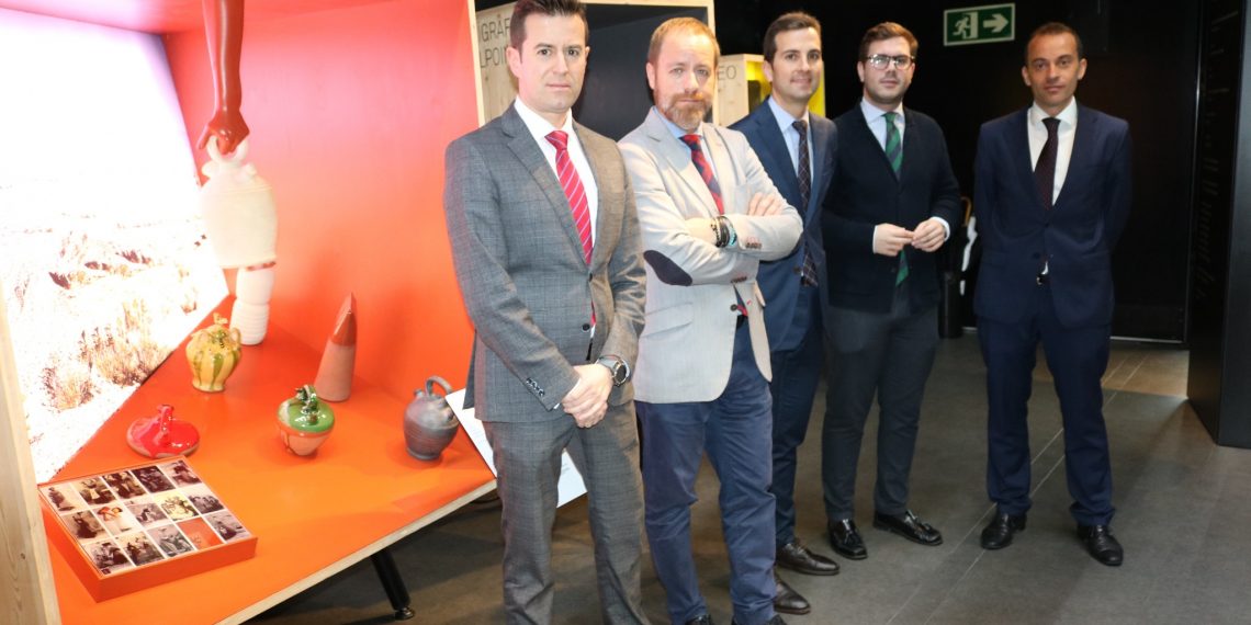 EL AYUNTAMIENTO Y LA CAIXA PROPONEN CONOCER EN UNA MUESTRA LA HISTORIA DE ALGUNOS DE LOS OBJETOS MÁS COTIDIANOS