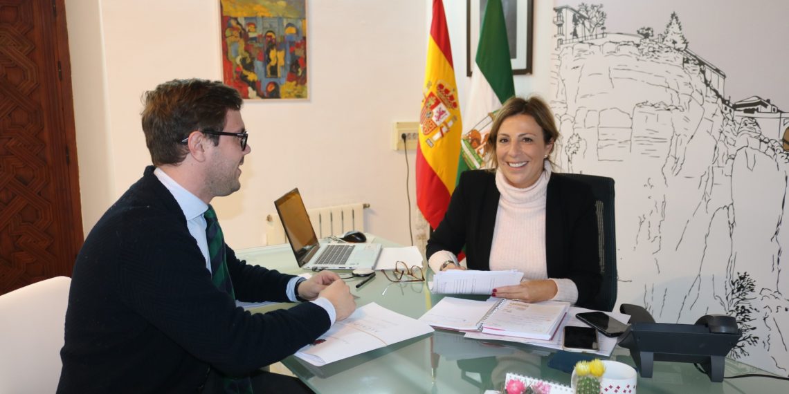 AYUNTAMIENTO Y UNED FIRMAN EL ACUERDO PARA INICIAR TUTORÍAS EN RONDA DE LA PRUEBA DE ACCESO PARA MAYORES DE 25 AÑOS