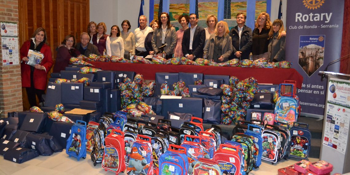 El Ayuntamiento elogia la campaña ‘Un juguete, una sonrisa’ del Club Rotary Ronda