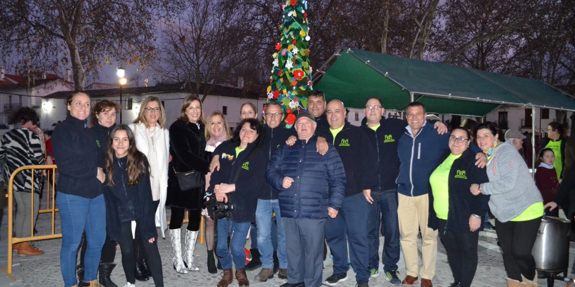 La alcaldesa acompaña a los vecinos del Barrio San Francisco en las actividades navideñas