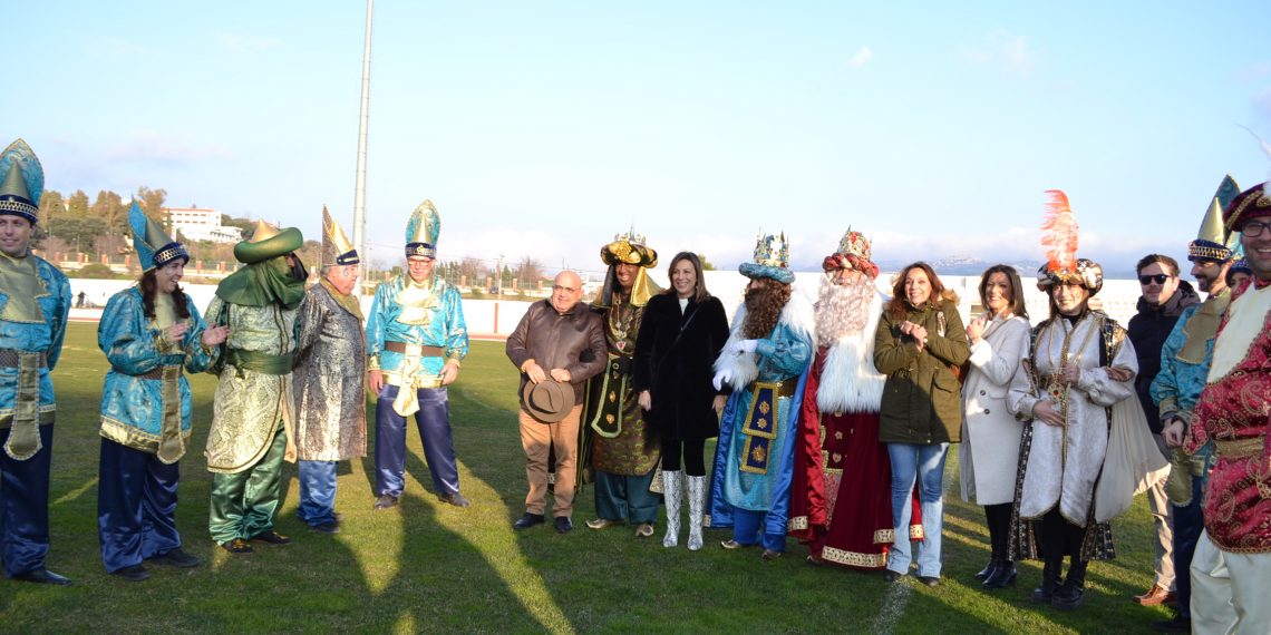 Los Reyes Magos y la Cartera Real llegan a Ronda en helicóptero