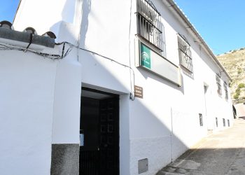 ALPANDEIRE CONSTRUYE UNA BIBLIOTECA MUNICIPAL